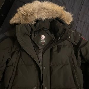 Canada goose coat only has 2 small defect’s. I also have the box and letter.